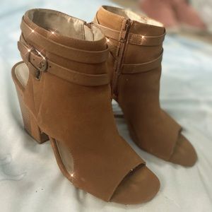 Tan boot heel
